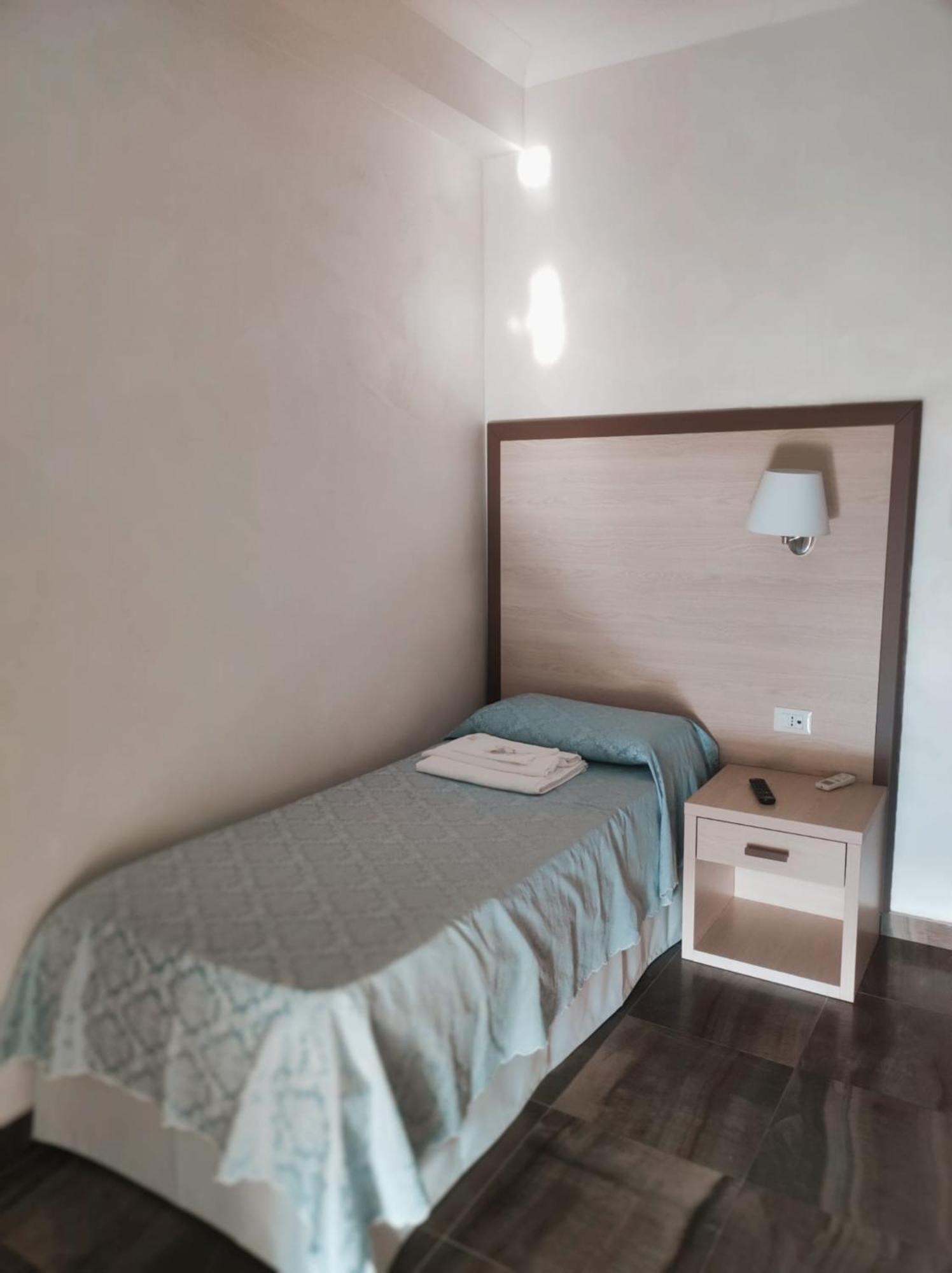 Hotel Holiday フォッジア エクステリア 写真
