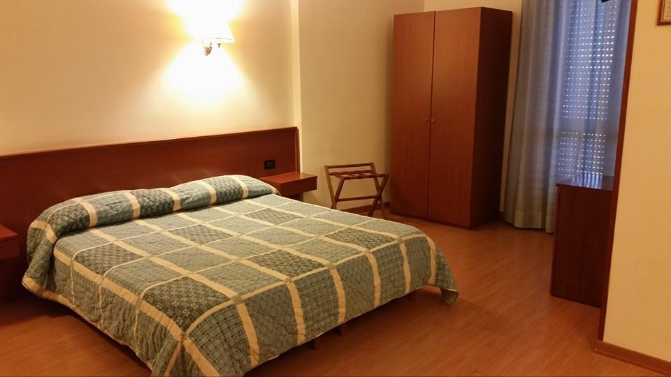 Hotel Holiday フォッジア エクステリア 写真